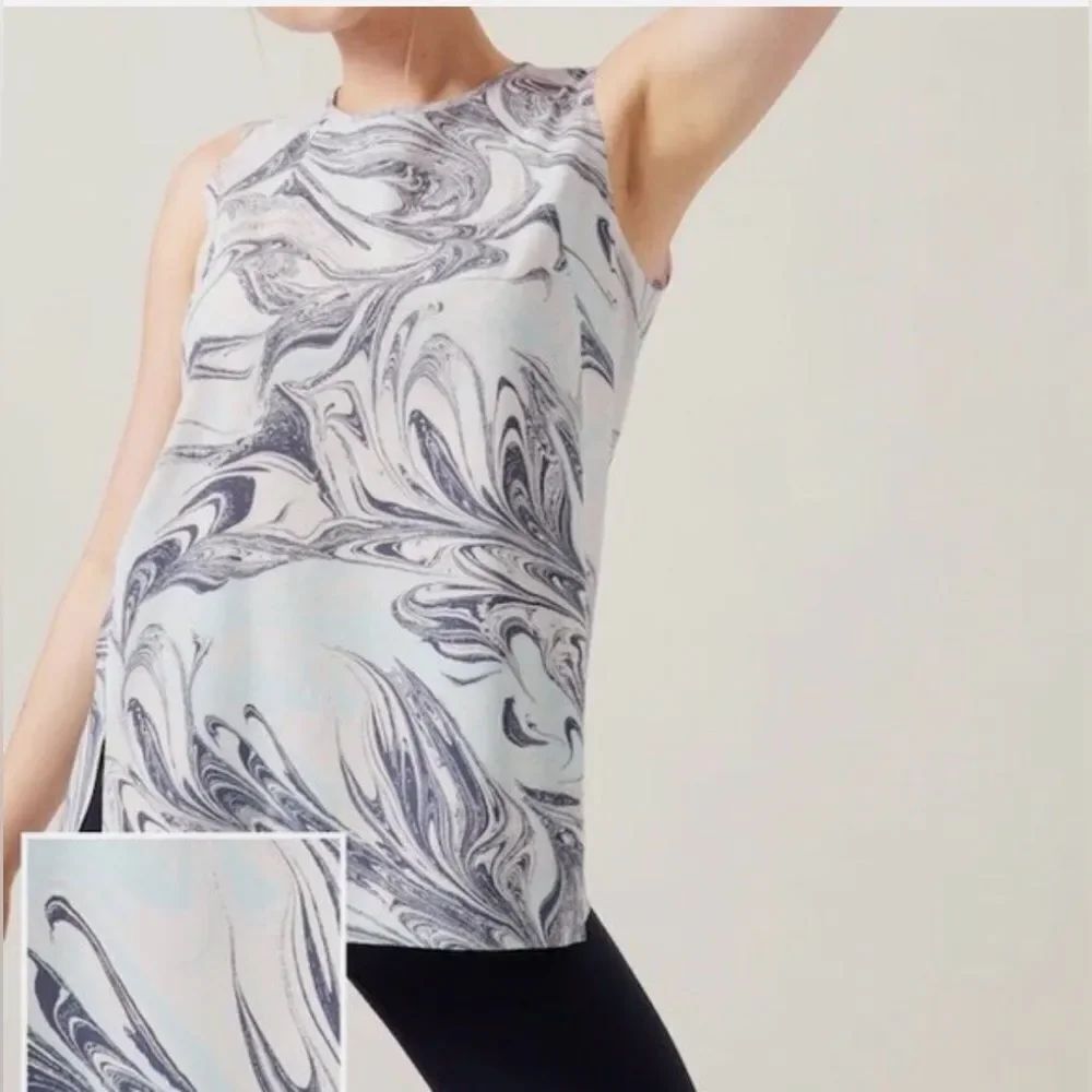 Athleta Refined Zephyr Tank, Pale Blue Marble Effect Size XS Excellent Condition